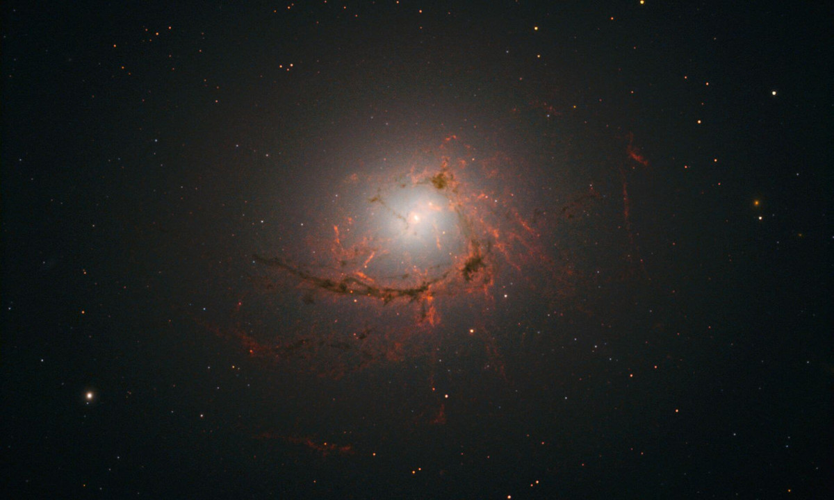 Webb, NGC 4696'nın Merkezindeki Kara Deliği Besleyen Gazı Görüntüledi